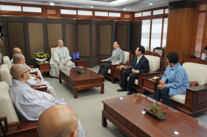 2012.07.24_김두관 예방 (30)